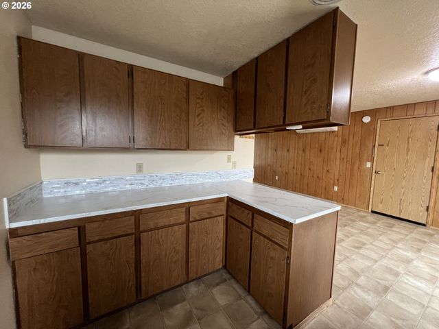 1804 Ne TODD St, Roseburg, OR 97470