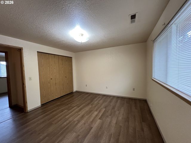 1804 Ne TODD St, Roseburg, OR 97470