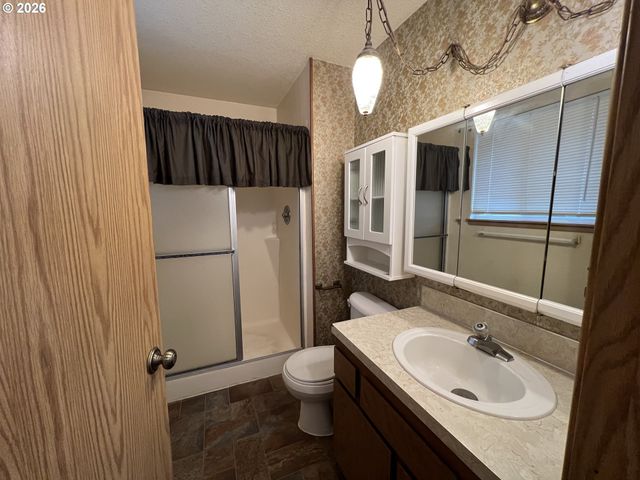 1804 Ne TODD St, Roseburg, OR 97470