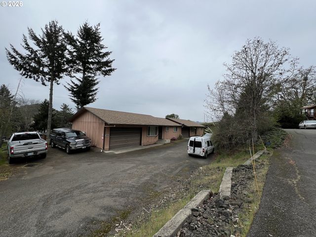 1804 Ne TODD St, Roseburg, OR 97470