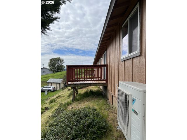 1804 Ne TODD St, Roseburg, OR 97470