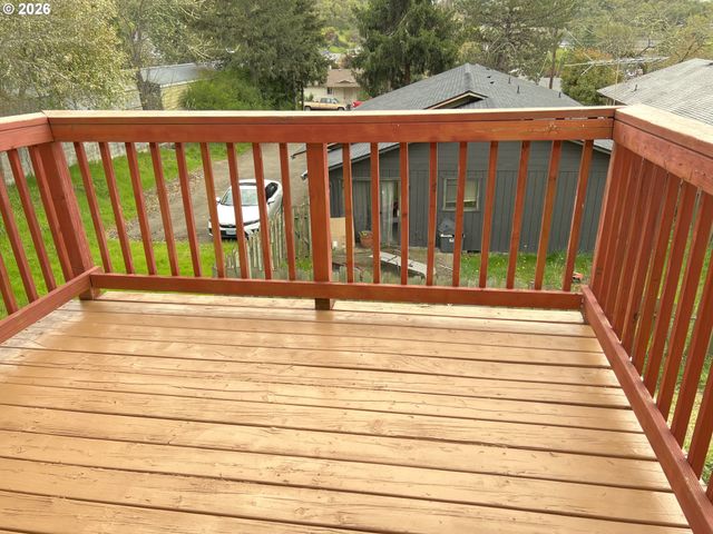 1804 Ne TODD St, Roseburg, OR 97470