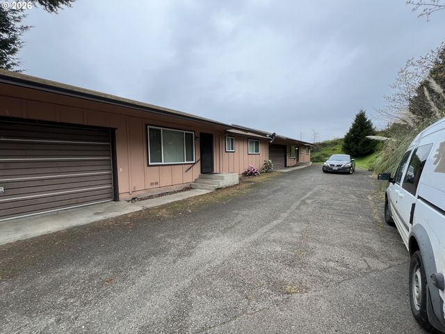 1804 Ne TODD St, Roseburg, OR 97470