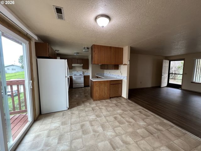 1804 Ne TODD St, Roseburg, OR 97470