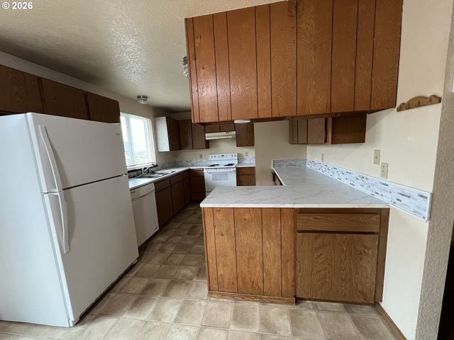 1804 Ne TODD St, Roseburg, OR 97470