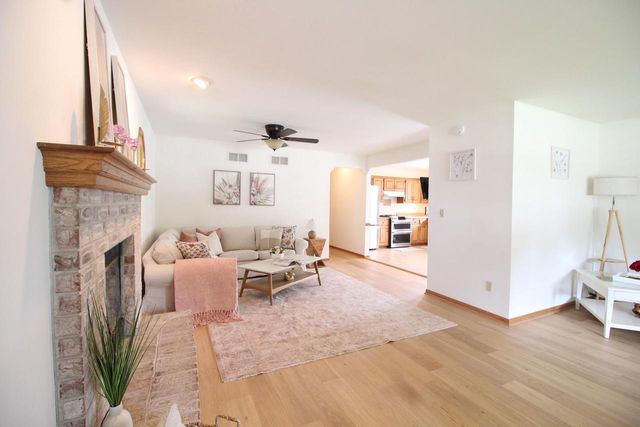 N77W15970 Settlers COURT, Menomonee Falls, WI 53051