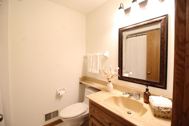 N77W15970 Settlers COURT, Menomonee Falls, WI 53051
