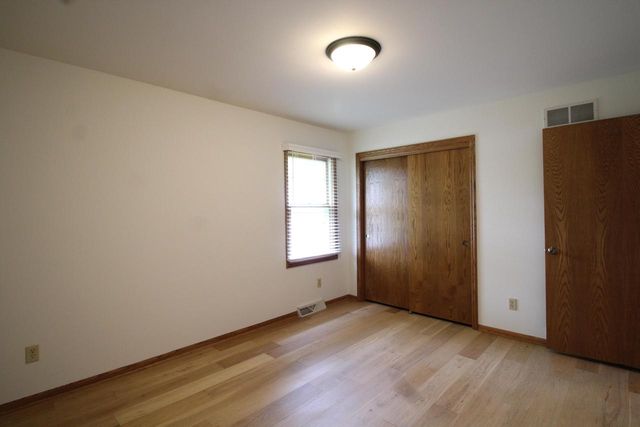 N77W15970 Settlers COURT, Menomonee Falls, WI 53051