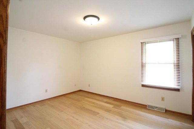 N77W15970 Settlers COURT, Menomonee Falls, WI 53051