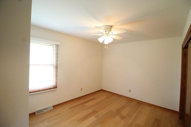 N77W15970 Settlers COURT, Menomonee Falls, WI 53051