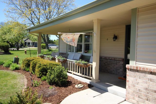 N77W15970 Settlers COURT, Menomonee Falls, WI 53051