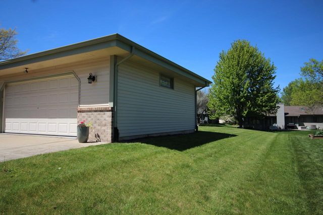 N77W15970 Settlers COURT, Menomonee Falls, WI 53051