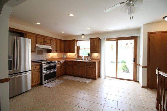 N77W15970 Settlers COURT, Menomonee Falls, WI 53051