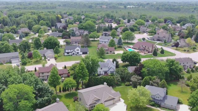 N77W15970 Settlers COURT, Menomonee Falls, WI 53051
