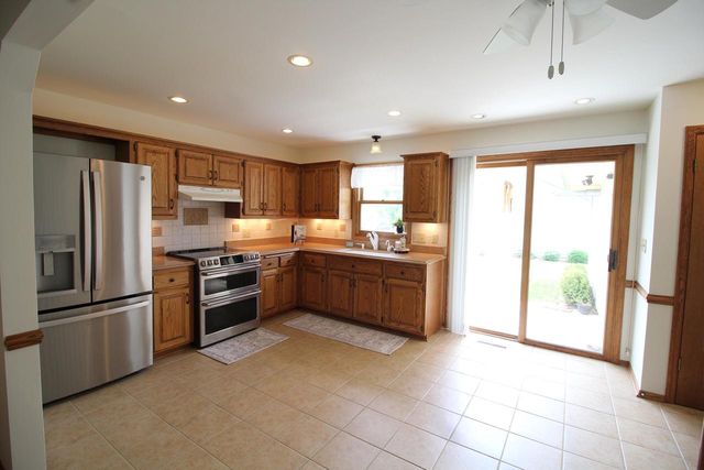 N77W15970 Settlers COURT, Menomonee Falls, WI 53051