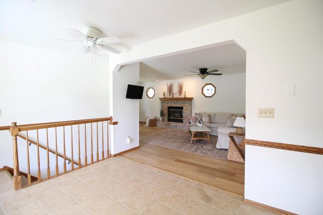 N77W15970 Settlers COURT, Menomonee Falls, WI 53051
