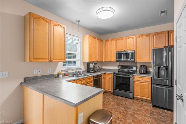 104 Hidden Branches Court, Kernersville, NC 27284