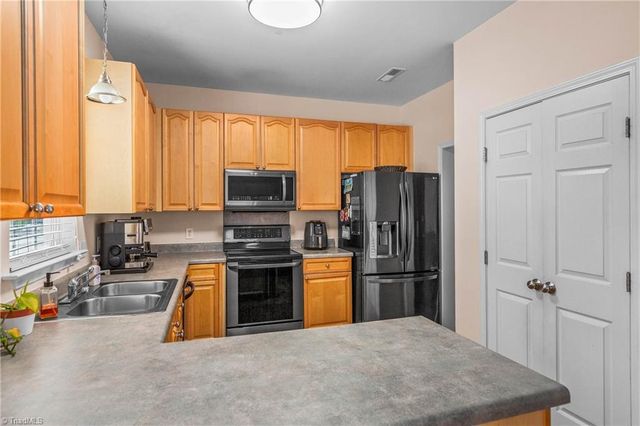 104 Hidden Branches Court, Kernersville, NC 27284