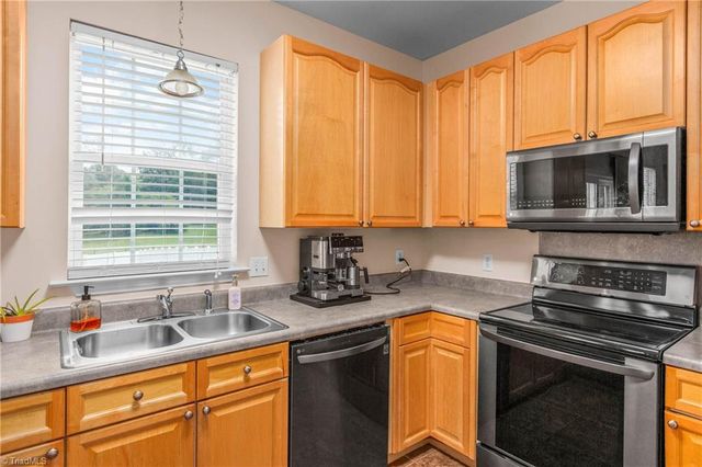 104 Hidden Branches Court, Kernersville, NC 27284