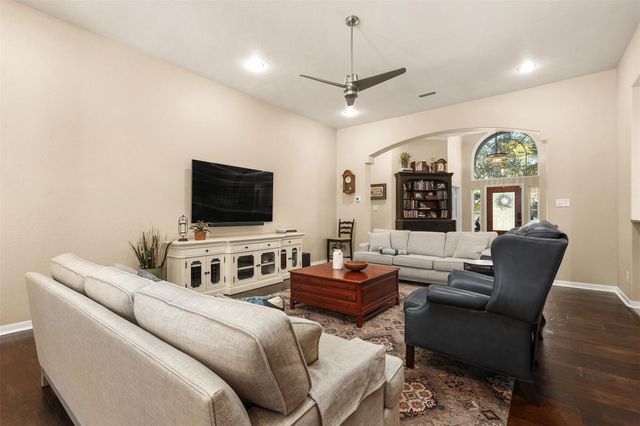 43 E Hobbit Glen Drive, The Woodlands, TX 77384