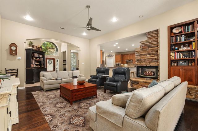 43 E Hobbit Glen Drive, The Woodlands, TX 77384