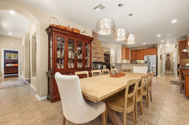 43 E Hobbit Glen Drive, The Woodlands, TX 77384