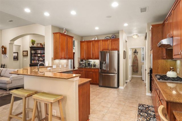 43 E Hobbit Glen Drive, The Woodlands, TX 77384