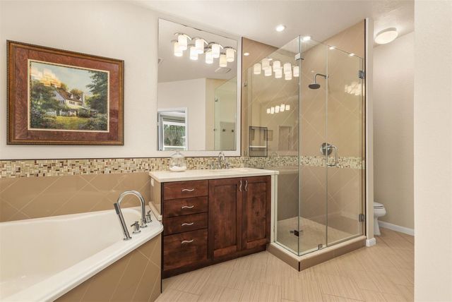 43 E Hobbit Glen Drive, The Woodlands, TX 77384