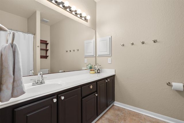 43 E Hobbit Glen Drive, The Woodlands, TX 77384