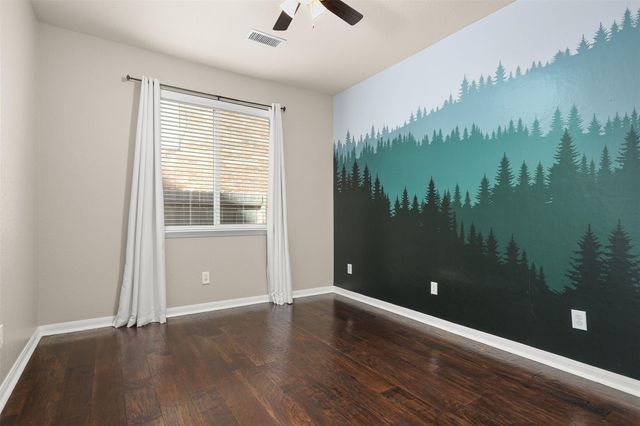 43 E Hobbit Glen Drive, The Woodlands, TX 77384