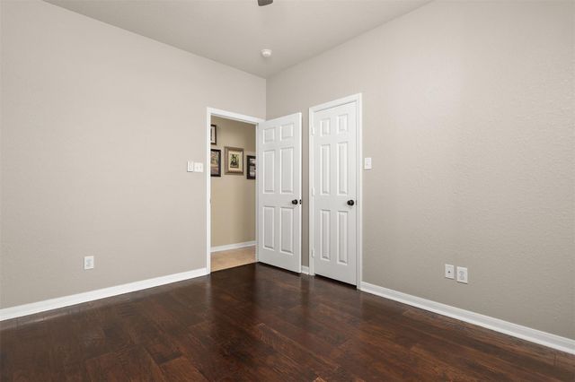 43 E Hobbit Glen Drive, The Woodlands, TX 77384