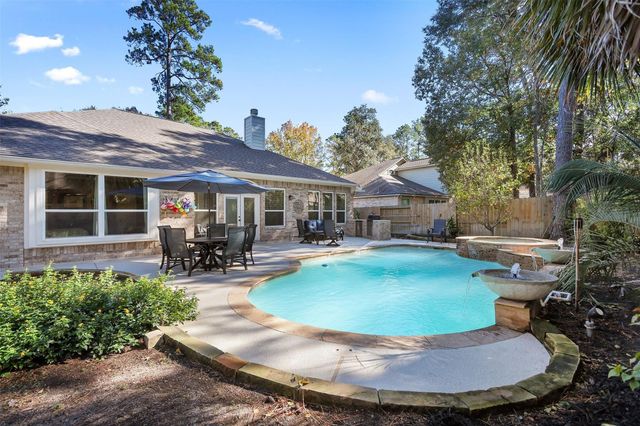 43 E Hobbit Glen Drive, The Woodlands, TX 77384