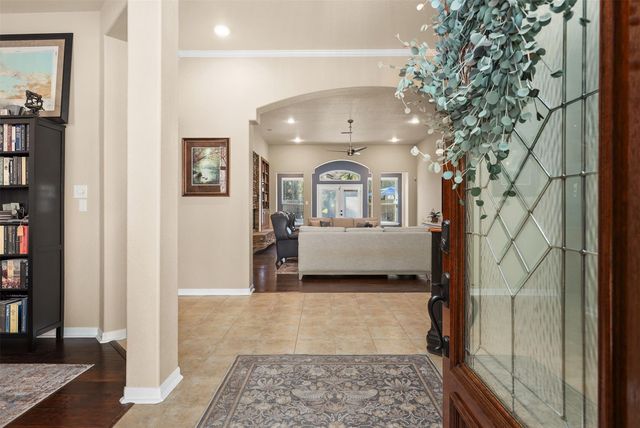 43 E Hobbit Glen Drive, The Woodlands, TX 77384