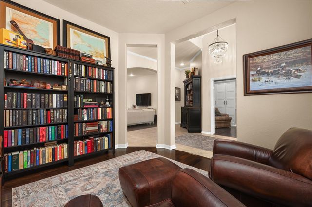 43 E Hobbit Glen Drive, The Woodlands, TX 77384