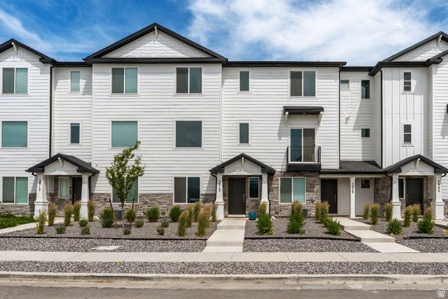 3913 N EAGLE POINTE LN, Eagle Mountain, UT 84005
