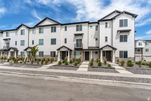 3913 N EAGLE POINTE LN, Eagle Mountain, UT 84005