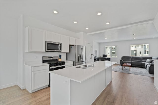 3913 N EAGLE POINTE LN, Eagle Mountain, UT 84005