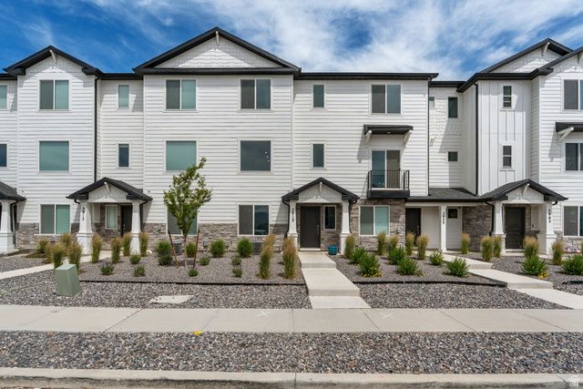 3913 N EAGLE POINTE LN, Eagle Mountain, UT 84005