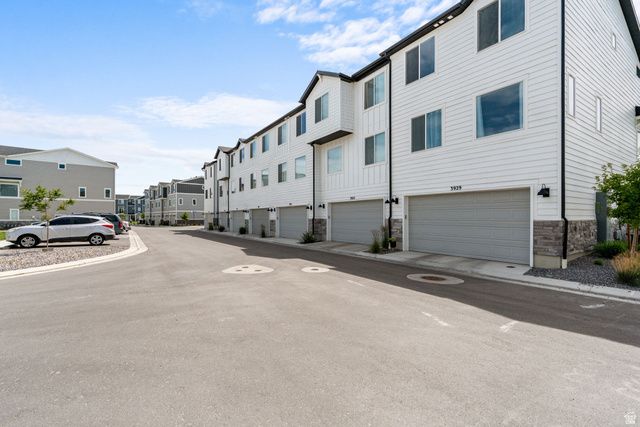 3913 N EAGLE POINTE LN, Eagle Mountain, UT 84005