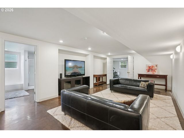 1670 Nw 119TH Ave, Portland, OR 97229