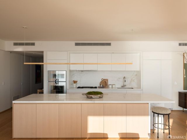 1 Steuart Lane 906, San Francisco, CA 94105