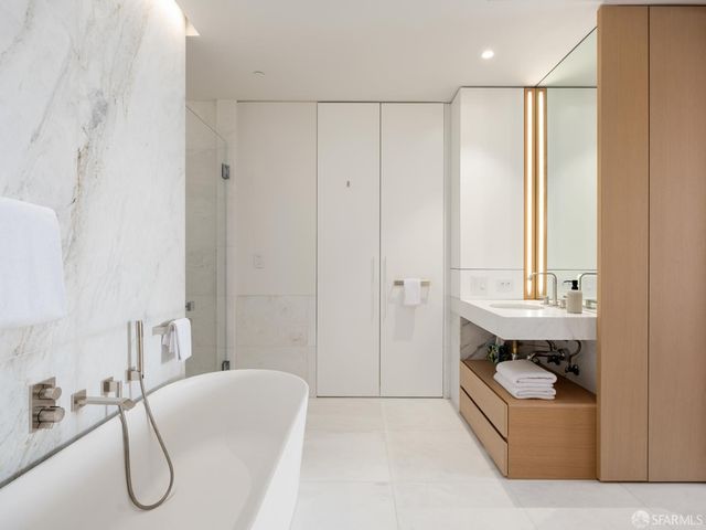 1 Steuart Lane 906, San Francisco, CA 94105