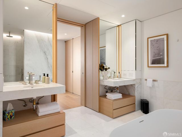 1 Steuart Lane 906, San Francisco, CA 94105