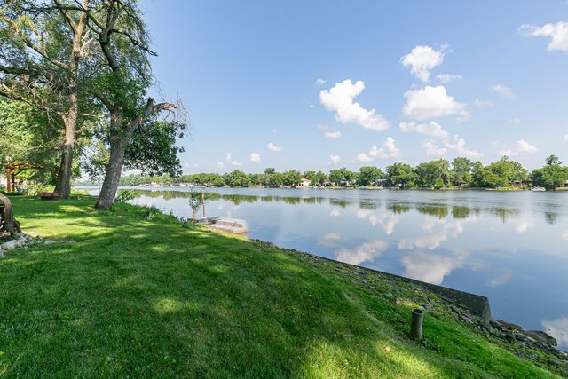 1703 S Shore Drive, Moline, IL 61265