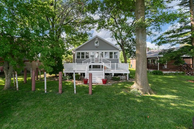 1703 S Shore Drive, Moline, IL 61265