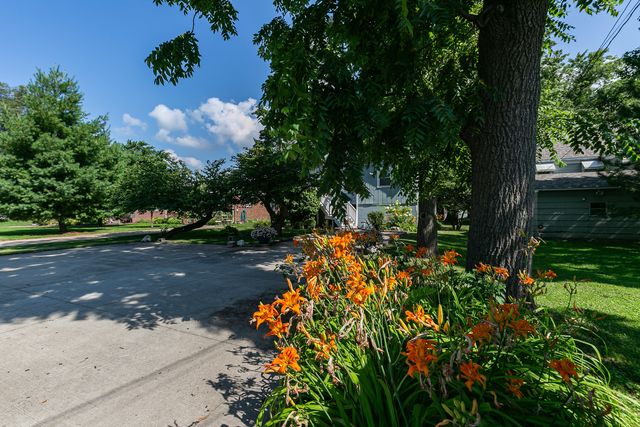 1703 S Shore Drive, Moline, IL 61265