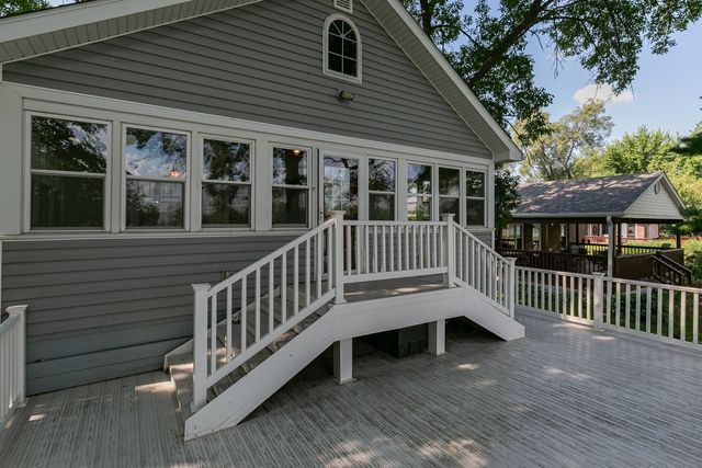 1703 S Shore Drive, Moline, IL 61265