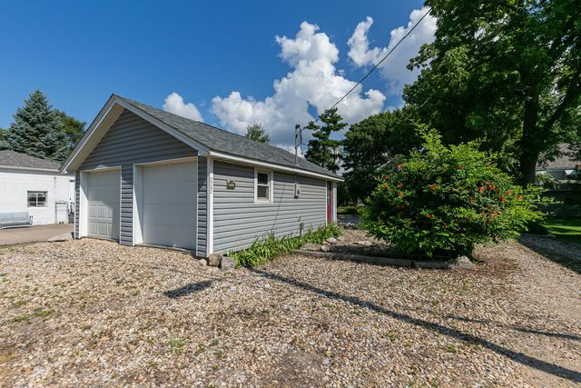 1703 S Shore Drive, Moline, IL 61265