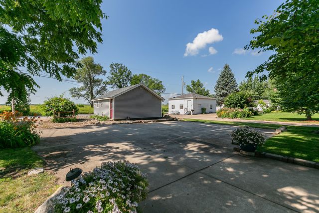 1703 S Shore Drive, Moline, IL 61265