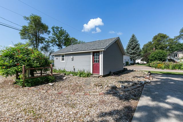 1703 S Shore Drive, Moline, IL 61265